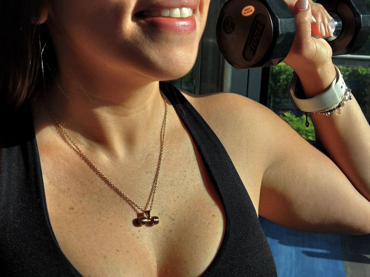Collar con colgante estilo mancuerna de acero inoxidable