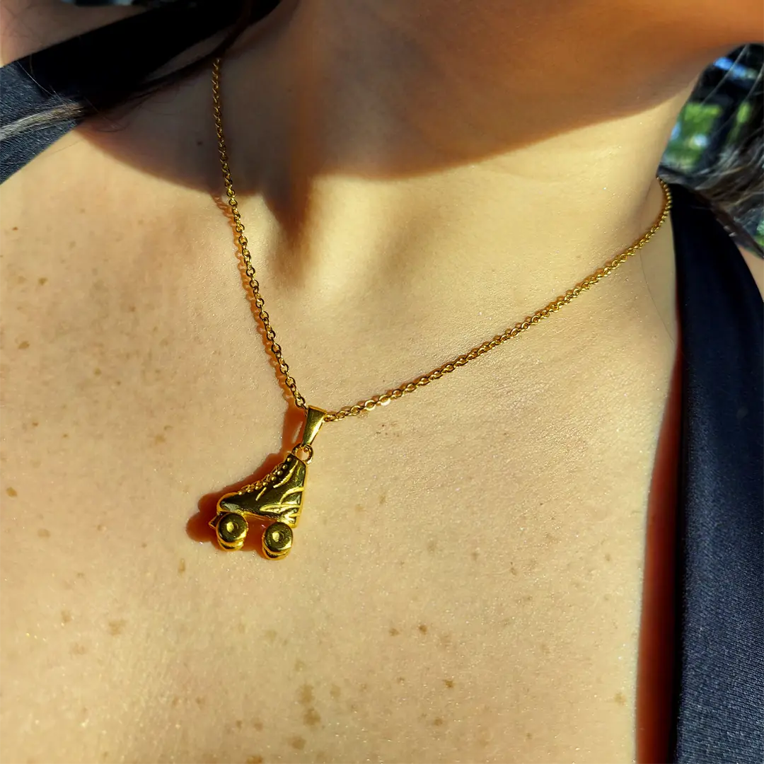 Collar con dije de patín
