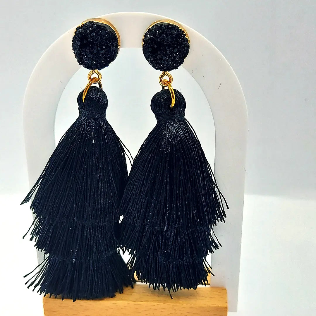 Pendientes colgantes con borlas largas y coloridos