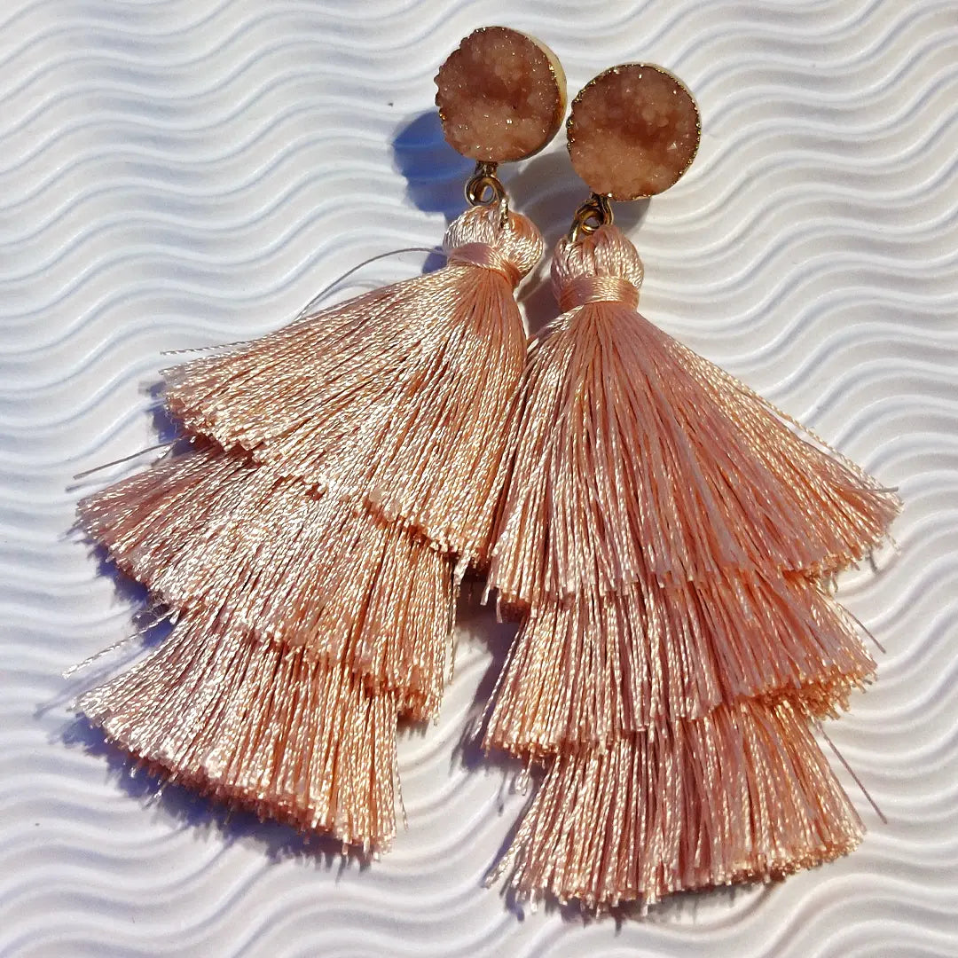 Pendientes colgantes con borlas largas y coloridos