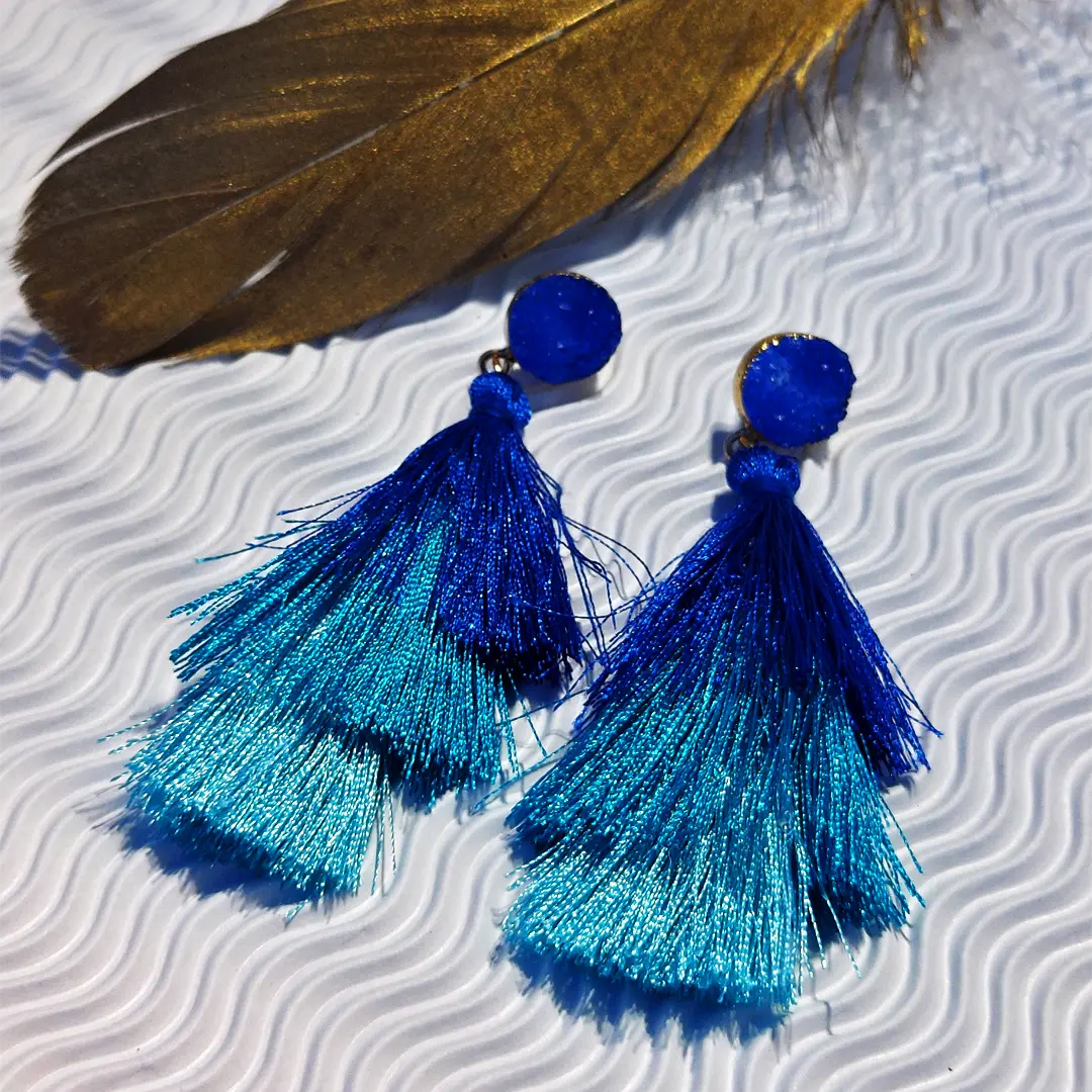 Pendientes colgantes con borlas largas y coloridos