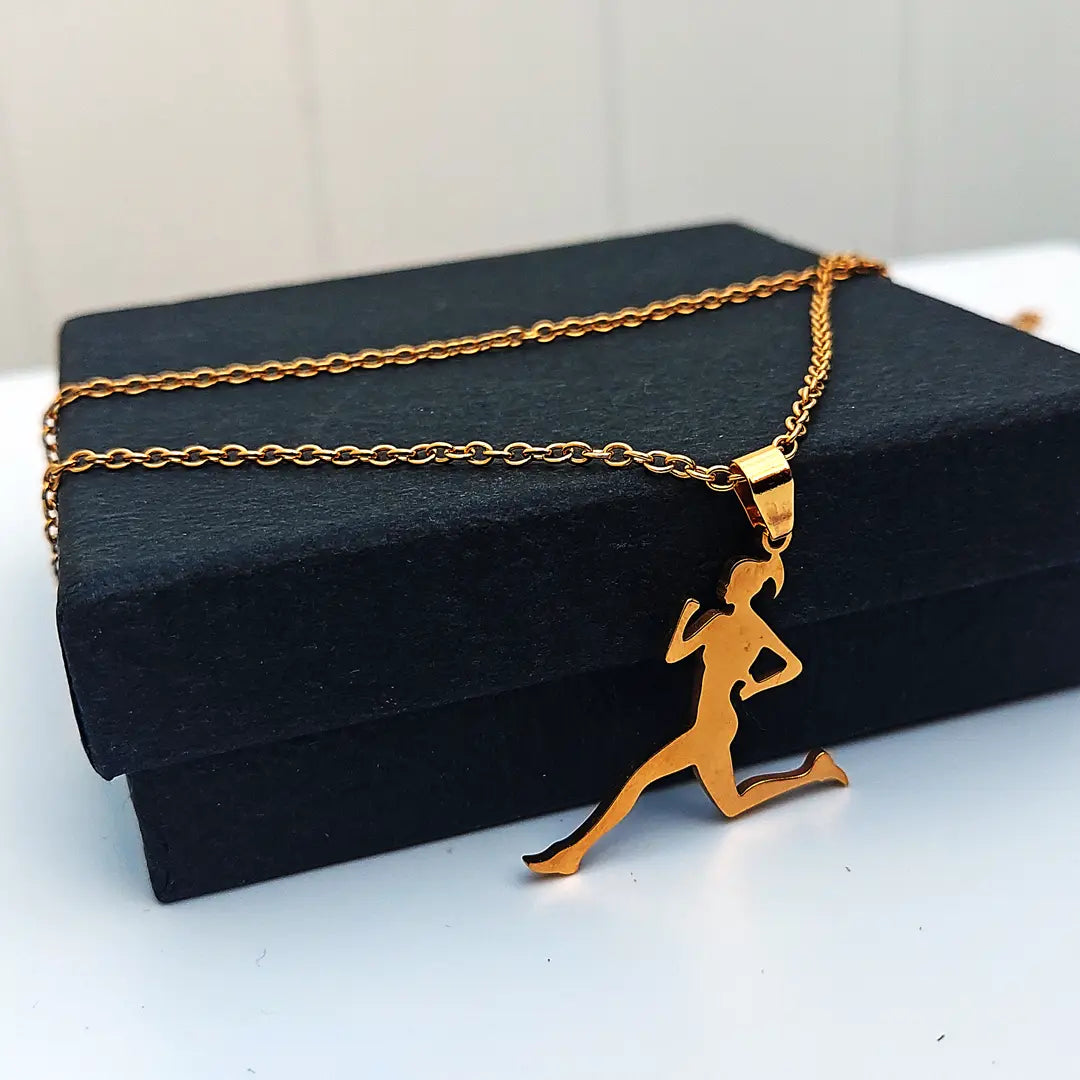 Collar con dije en forma de chica corriendo