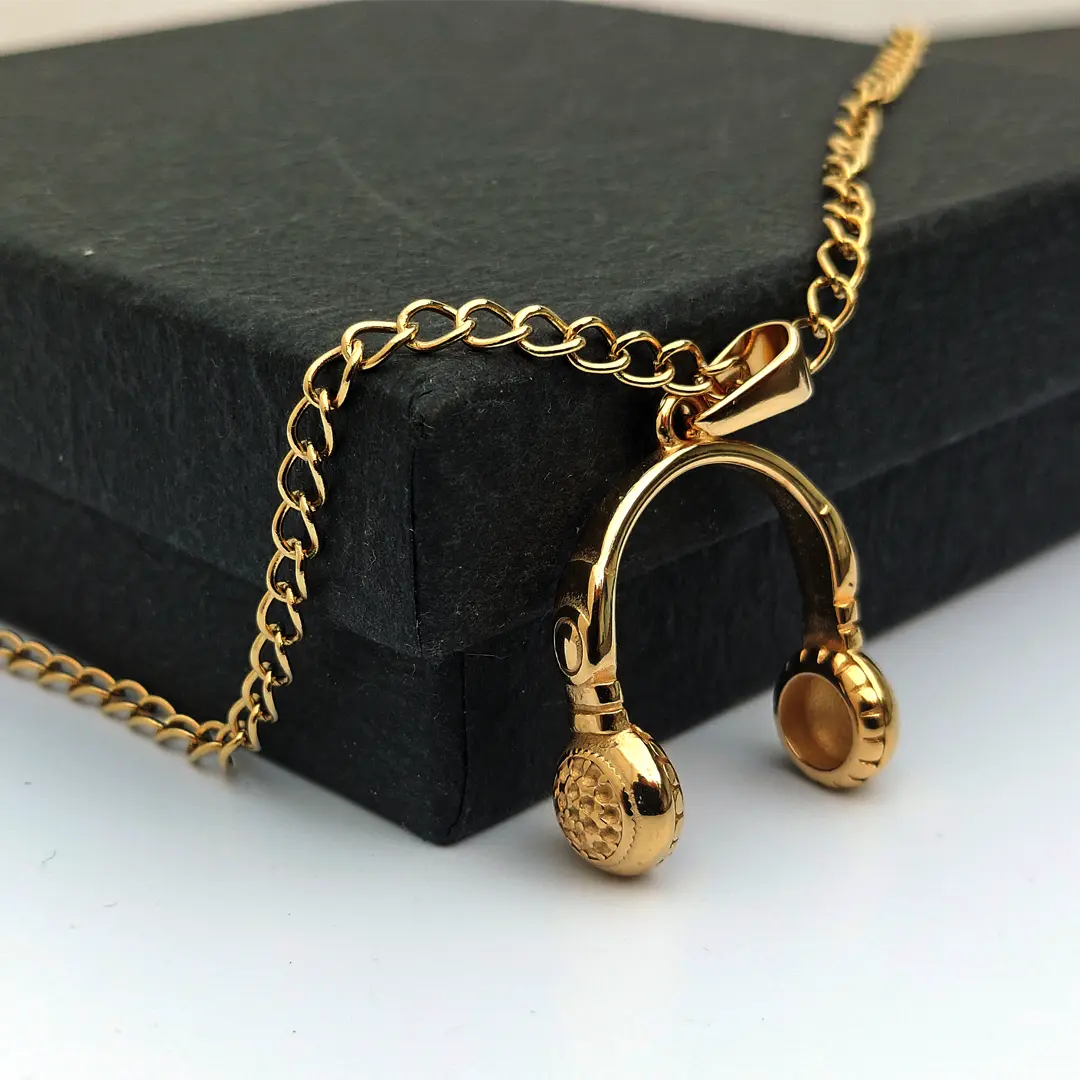 Collar con dije de auriculares