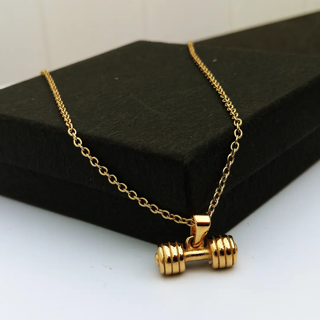Collar con colgante estilo mancuerna de acero inoxidable